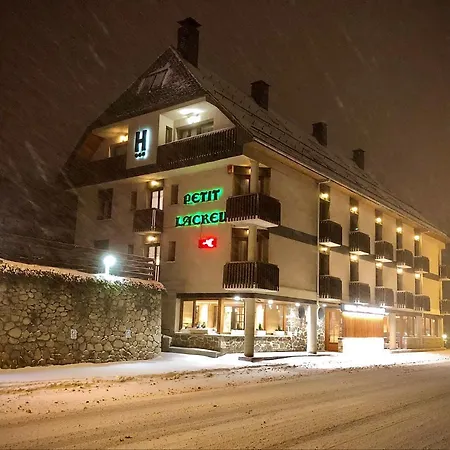 Petit Lacreu 3*