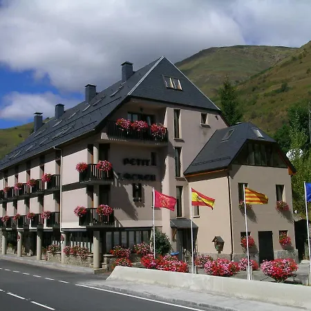 Petit Lacreu Hotel 3*