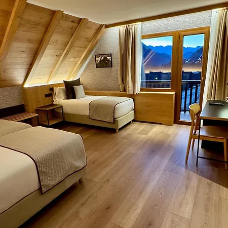 Petit Lacreu Hotel 3*
