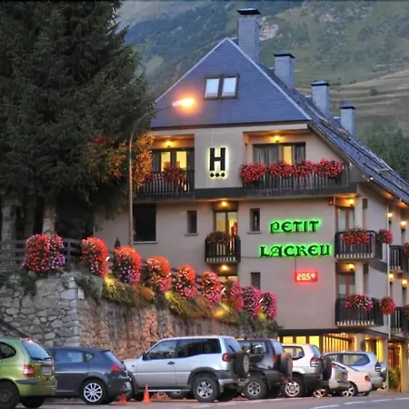 Petit Lacreu Hotel