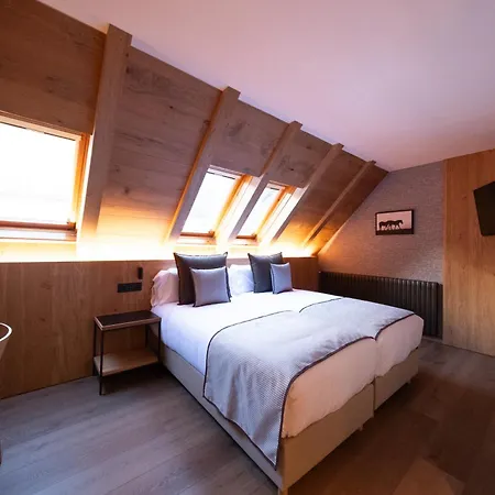Petit Lacreu 3*