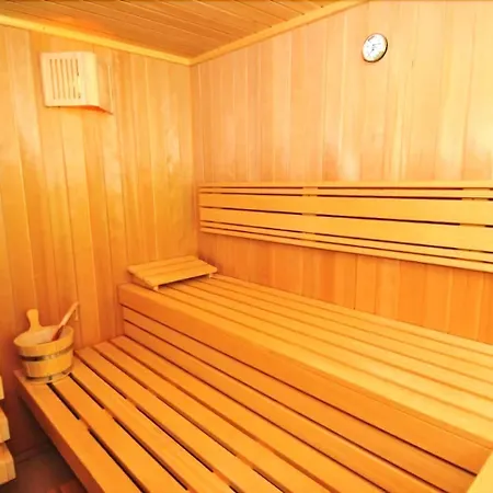 Petit Lacreu Hotel 3*