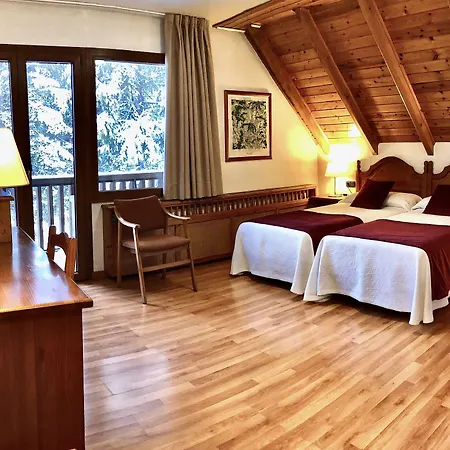 Hotel Petit Lacreu 3*