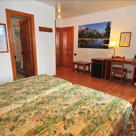 Petit Lacreu Hotel 3*